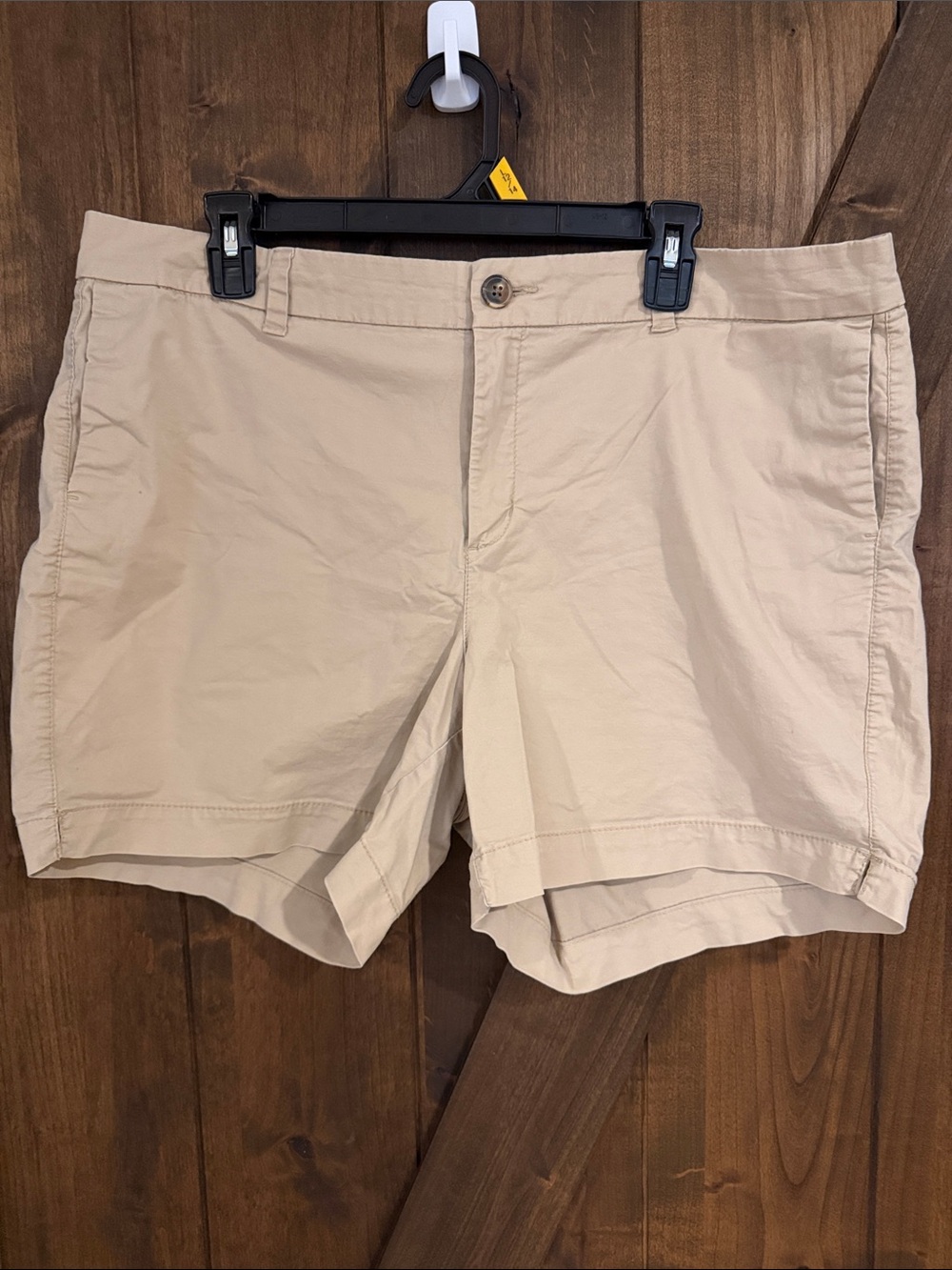 Old Navy Women's Flat Front Khaki Shorts - Light Tan